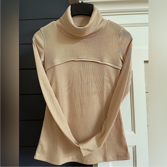 NWOT Kantenia Turtleneck Sweater Size M - Picture 2 of 2